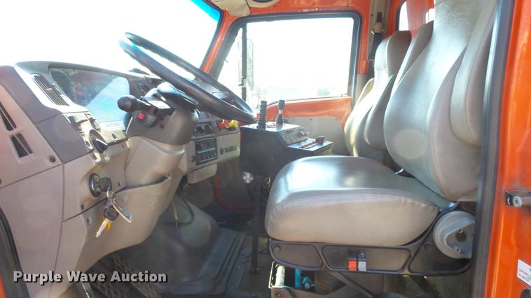 image for item DE7255 2001 Sterling LT7501 dump truck