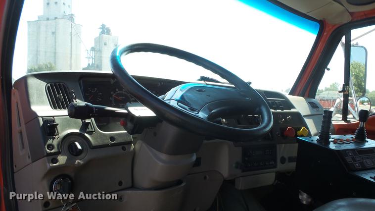 image for item DE7255 2001 Sterling LT7501 dump truck