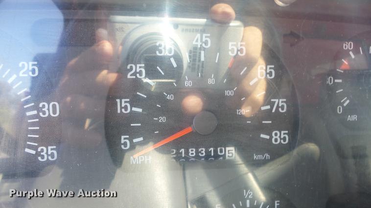 image for item DE7255 2001 Sterling LT7501 dump truck