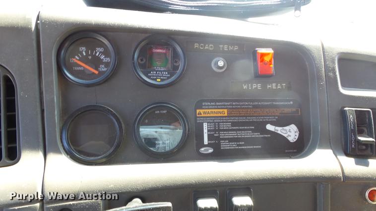 image for item DE7255 2001 Sterling LT7501 dump truck