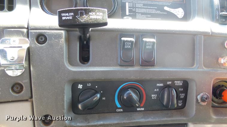 image for item DE7255 2001 Sterling LT7501 dump truck