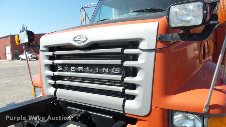 image for item DE7255 2001 Sterling LT7501 dump truck