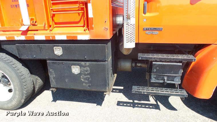 image for item DE7255 2001 Sterling LT7501 dump truck
