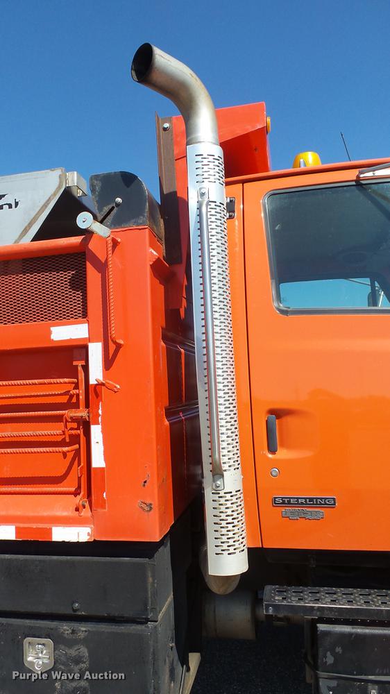 image for item DE7255 2001 Sterling LT7501 dump truck