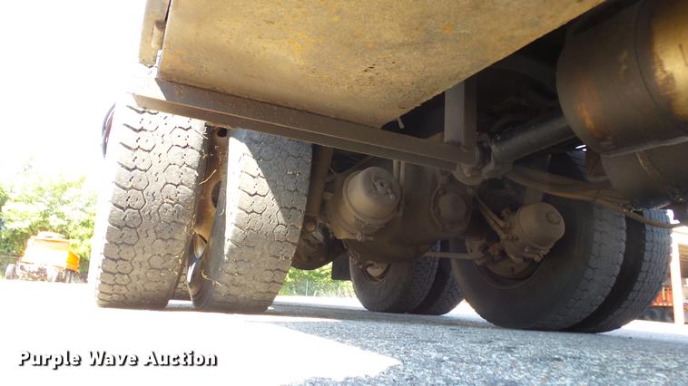 image for item DE7255 2001 Sterling LT7501 dump truck