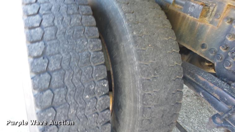 image for item DE7255 2001 Sterling LT7501 dump truck