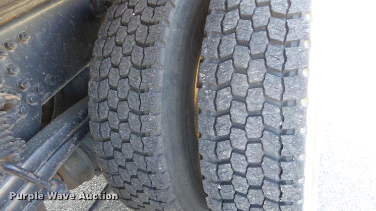 image for item DE7255 2001 Sterling LT7501 dump truck