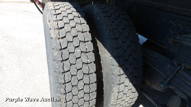 image for item DE7255 2001 Sterling LT7501 dump truck