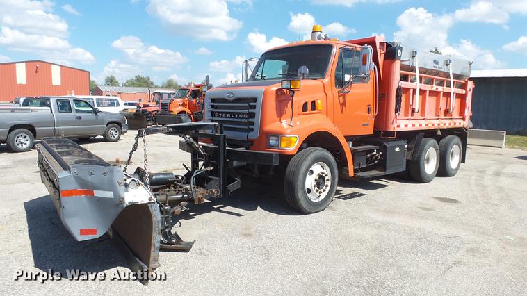 image for item DE7256 2003 Sterling LT7501 dump truck