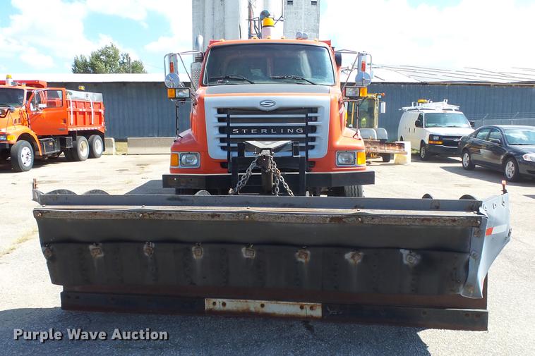 image for item DE7256 2003 Sterling LT7501 dump truck