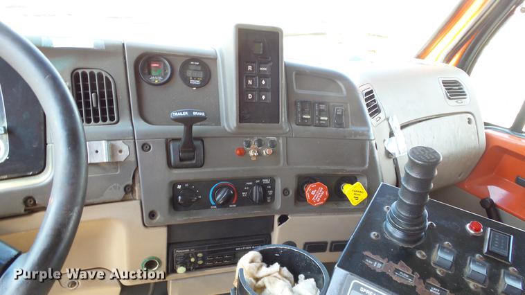 image for item DE7256 2003 Sterling LT7501 dump truck