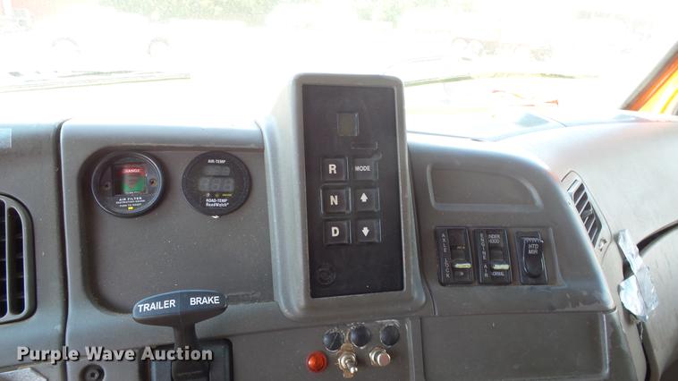 image for item DE7256 2003 Sterling LT7501 dump truck