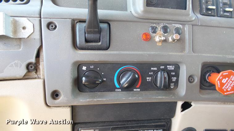 image for item DE7256 2003 Sterling LT7501 dump truck