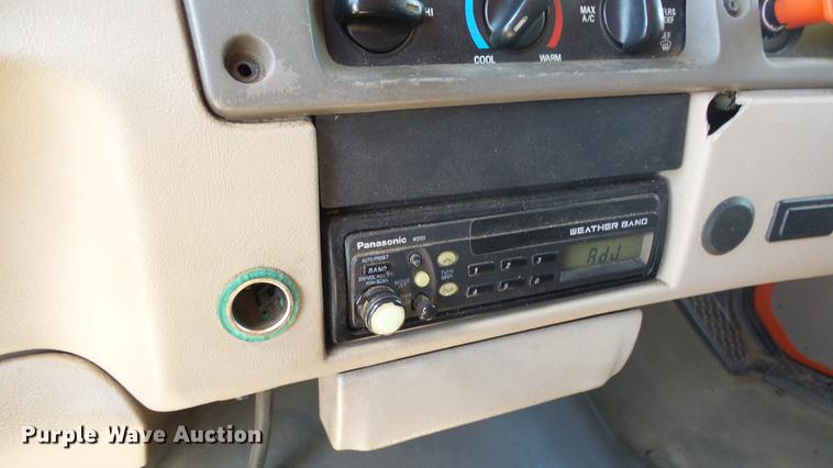 image for item DE7256 2003 Sterling LT7501 dump truck