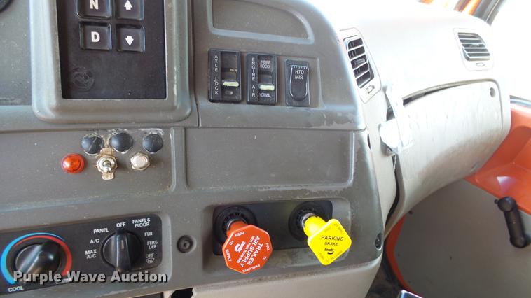 image for item DE7256 2003 Sterling LT7501 dump truck