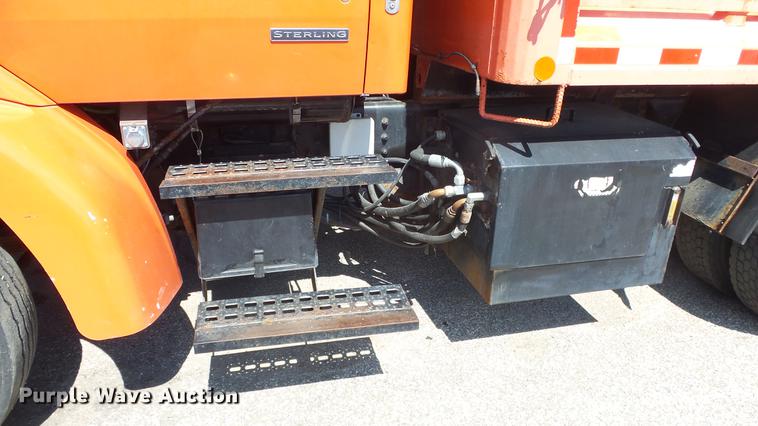 image for item DE7256 2003 Sterling LT7501 dump truck