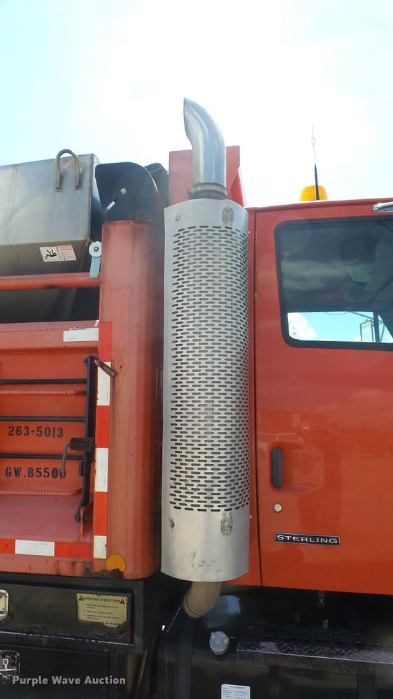 image for item DE7256 2003 Sterling LT7501 dump truck