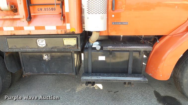 image for item DE7256 2003 Sterling LT7501 dump truck