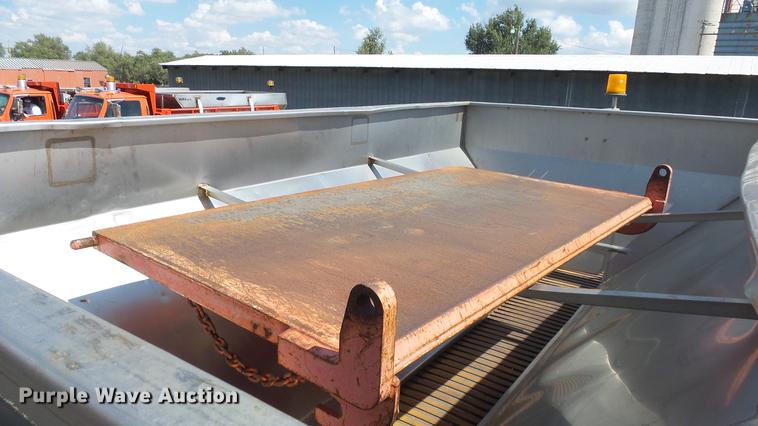 image for item DE7256 2003 Sterling LT7501 dump truck