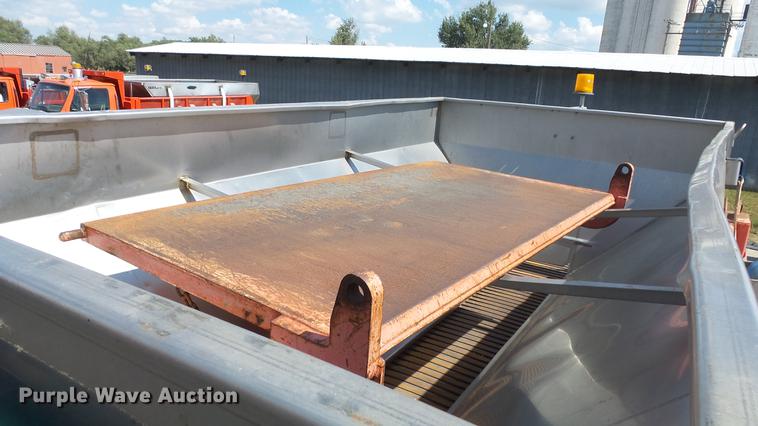 image for item DE7256 2003 Sterling LT7501 dump truck