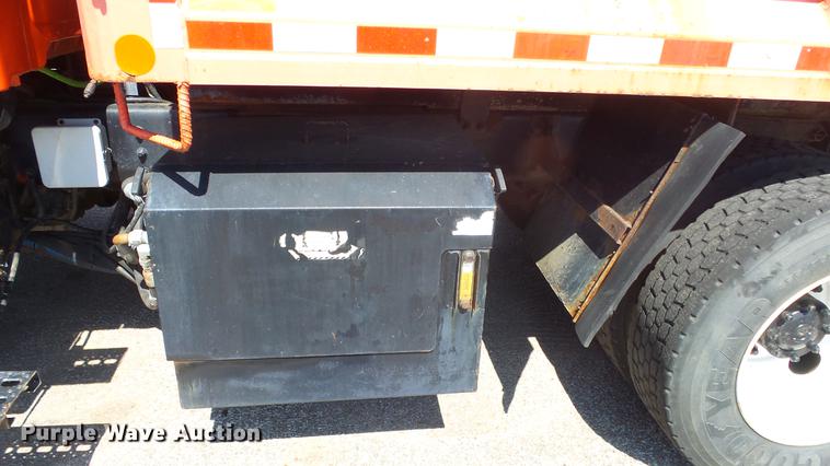 image for item DE7256 2003 Sterling LT7501 dump truck