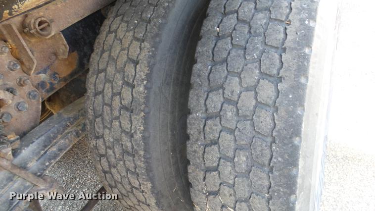 image for item DE7256 2003 Sterling LT7501 dump truck