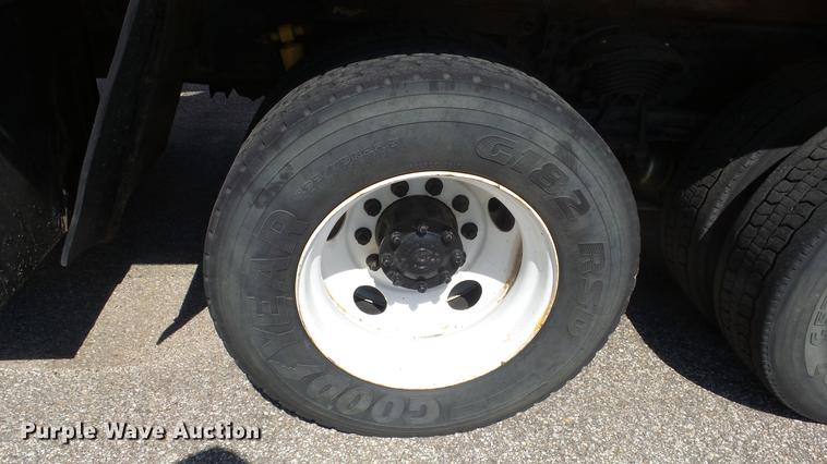 image for item DE7256 2003 Sterling LT7501 dump truck