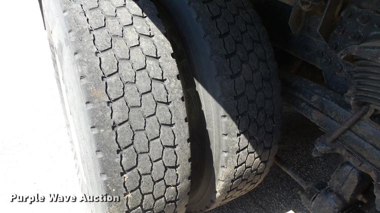 image for item DE7256 2003 Sterling LT7501 dump truck