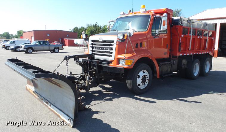 image for item DE7257 2001 Sterling LT7501 dump truck