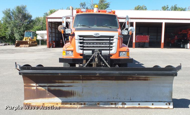 image for item DE7257 2001 Sterling LT7501 dump truck