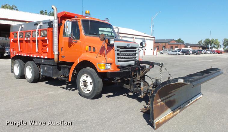 image for item DE7257 2001 Sterling LT7501 dump truck
