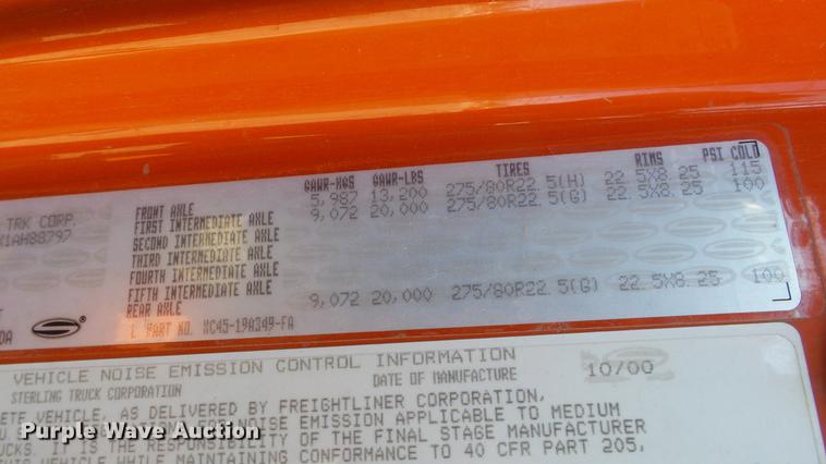 image for item DE7257 2001 Sterling LT7501 dump truck