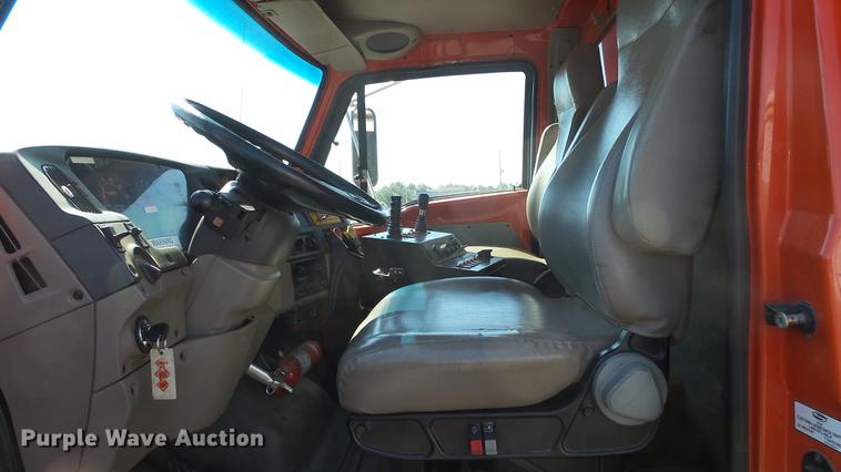 image for item DE7257 2001 Sterling LT7501 dump truck