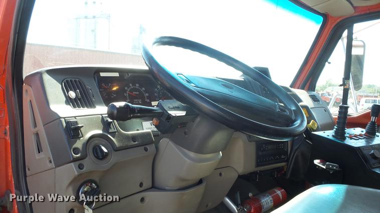 image for item DE7257 2001 Sterling LT7501 dump truck