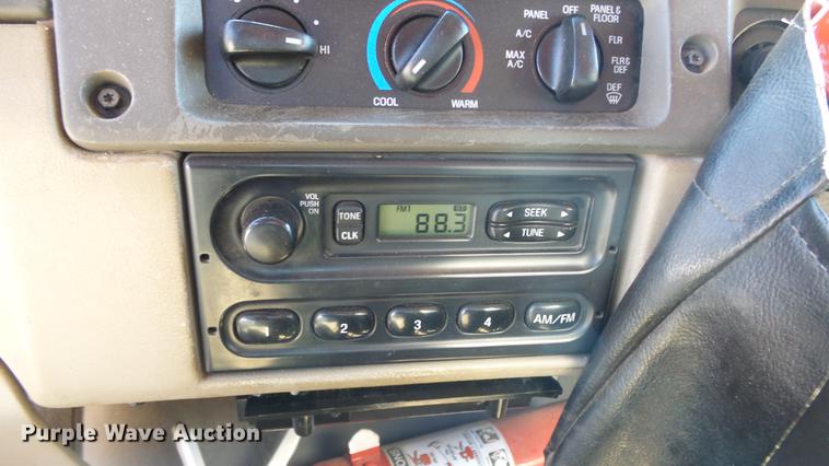 image for item DE7257 2001 Sterling LT7501 dump truck