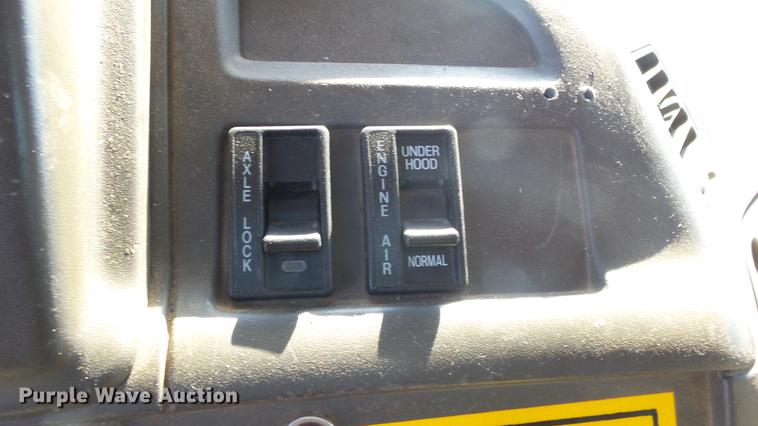 image for item DE7257 2001 Sterling LT7501 dump truck