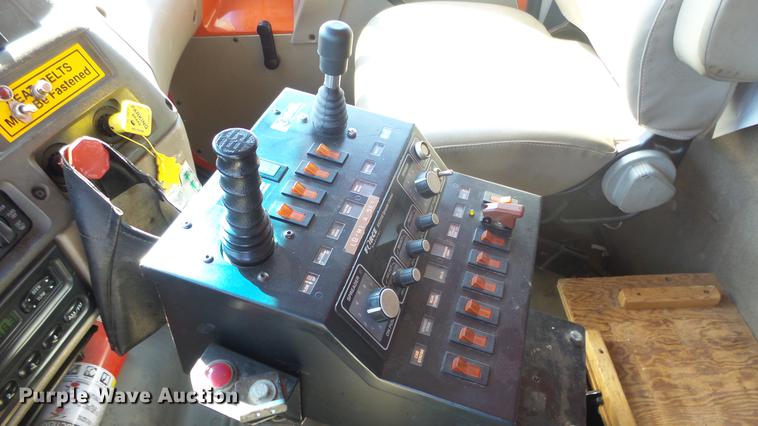 image for item DE7257 2001 Sterling LT7501 dump truck