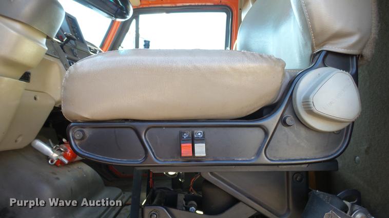 image for item DE7257 2001 Sterling LT7501 dump truck