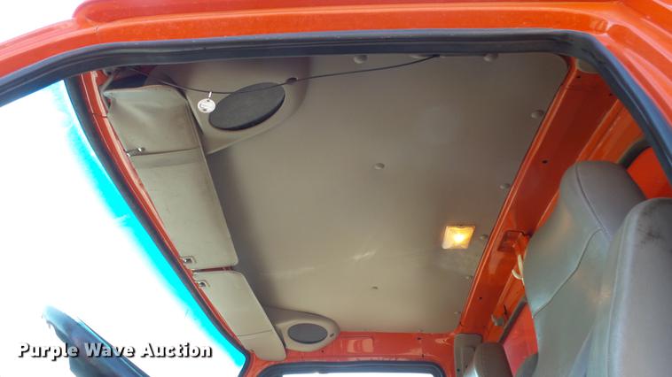 image for item DE7257 2001 Sterling LT7501 dump truck