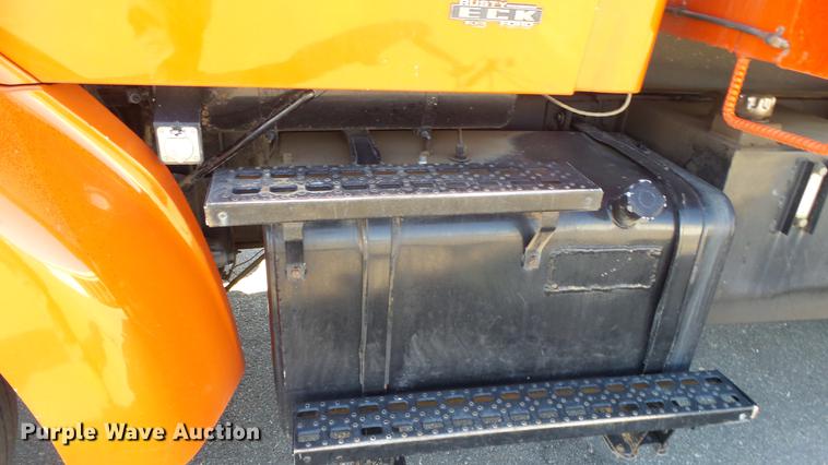 image for item DE7257 2001 Sterling LT7501 dump truck