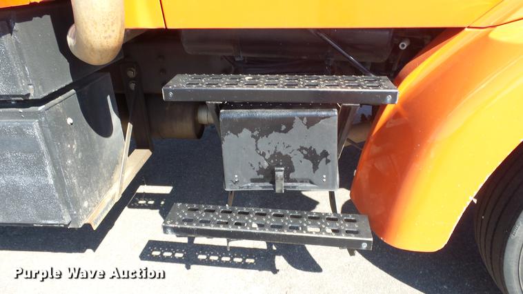 image for item DE7257 2001 Sterling LT7501 dump truck