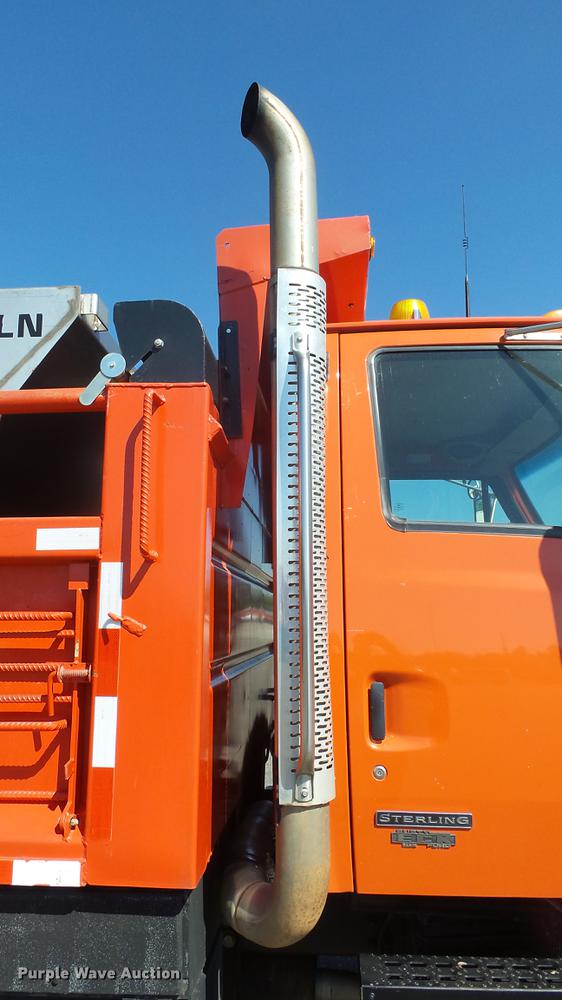 image for item DE7257 2001 Sterling LT7501 dump truck