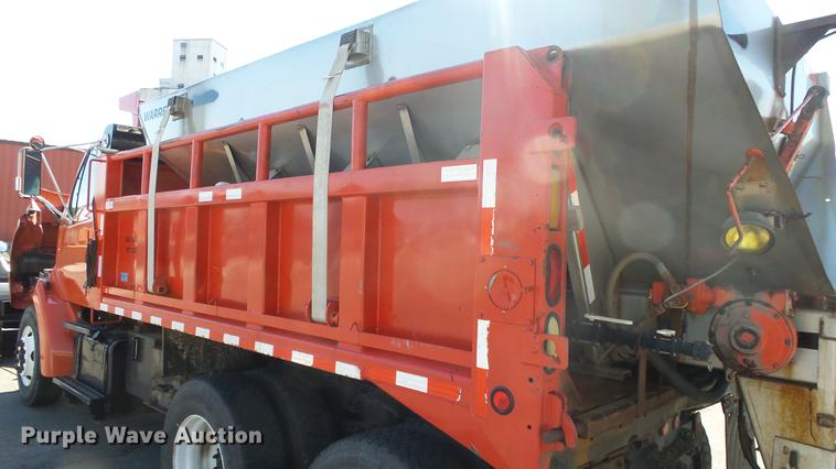 image for item DE7257 2001 Sterling LT7501 dump truck