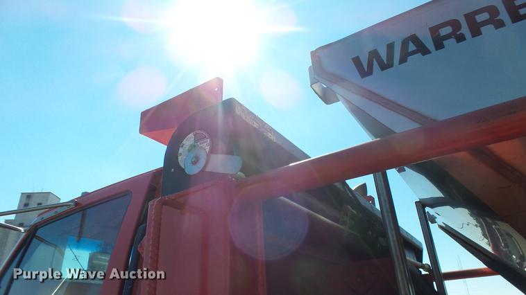 image for item DE7257 2001 Sterling LT7501 dump truck