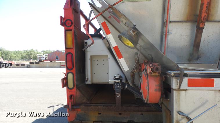 image for item DE7257 2001 Sterling LT7501 dump truck