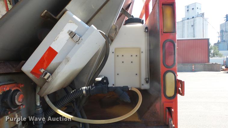 image for item DE7257 2001 Sterling LT7501 dump truck