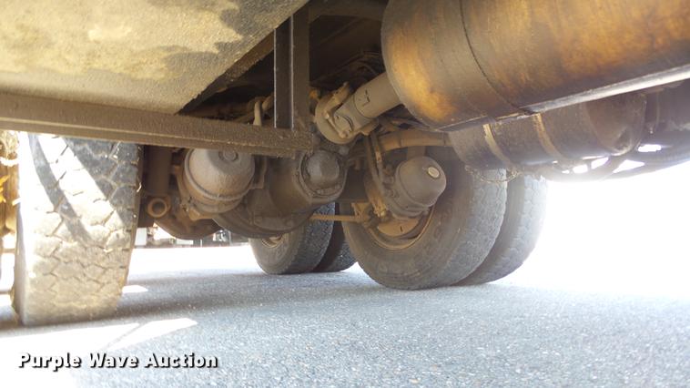 image for item DE7257 2001 Sterling LT7501 dump truck