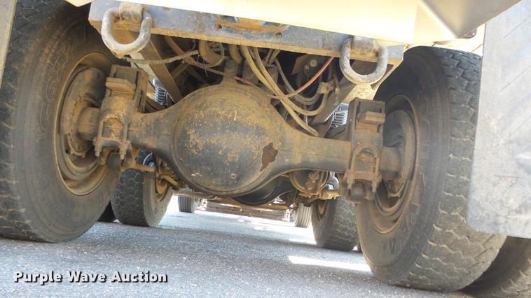 image for item DE7257 2001 Sterling LT7501 dump truck