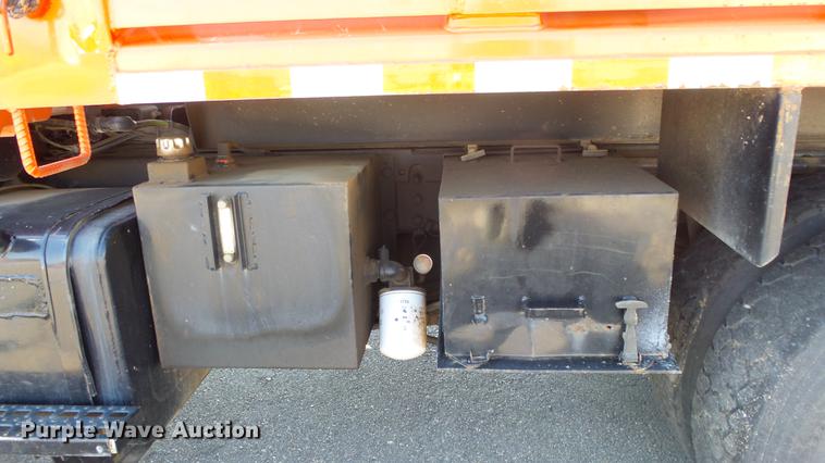 image for item DE7257 2001 Sterling LT7501 dump truck