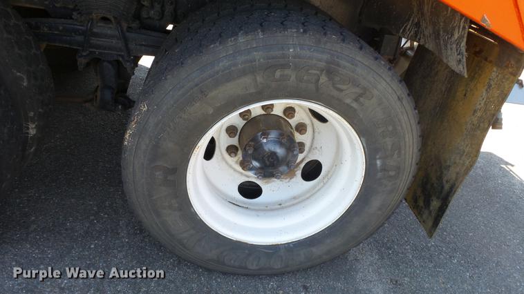 image for item DE7257 2001 Sterling LT7501 dump truck